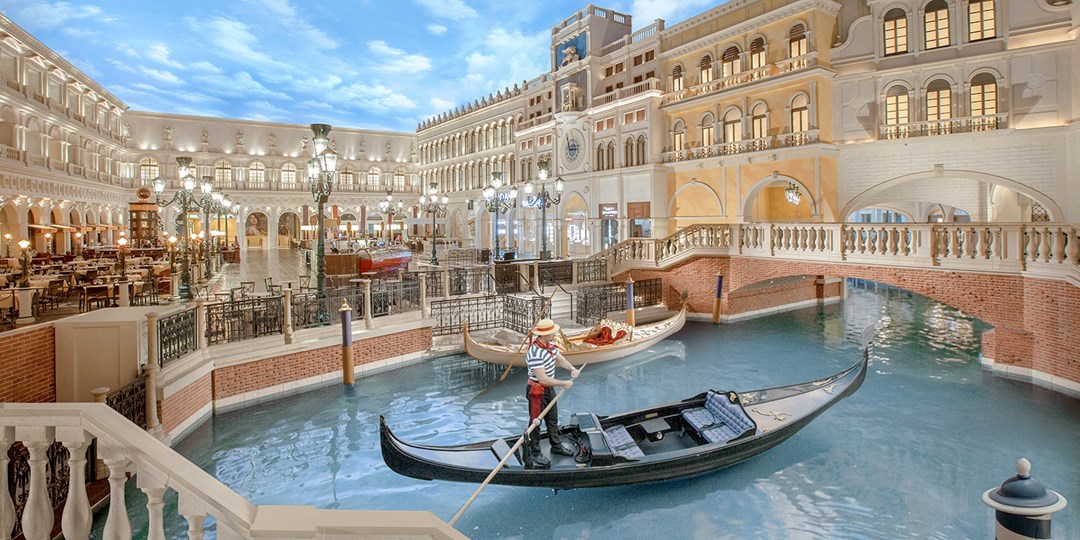 https://mdw-travel-data-us-east-1.s3.amazonaws.com/img/country/United-States/The-Venetian-Resort/img_02.jpg