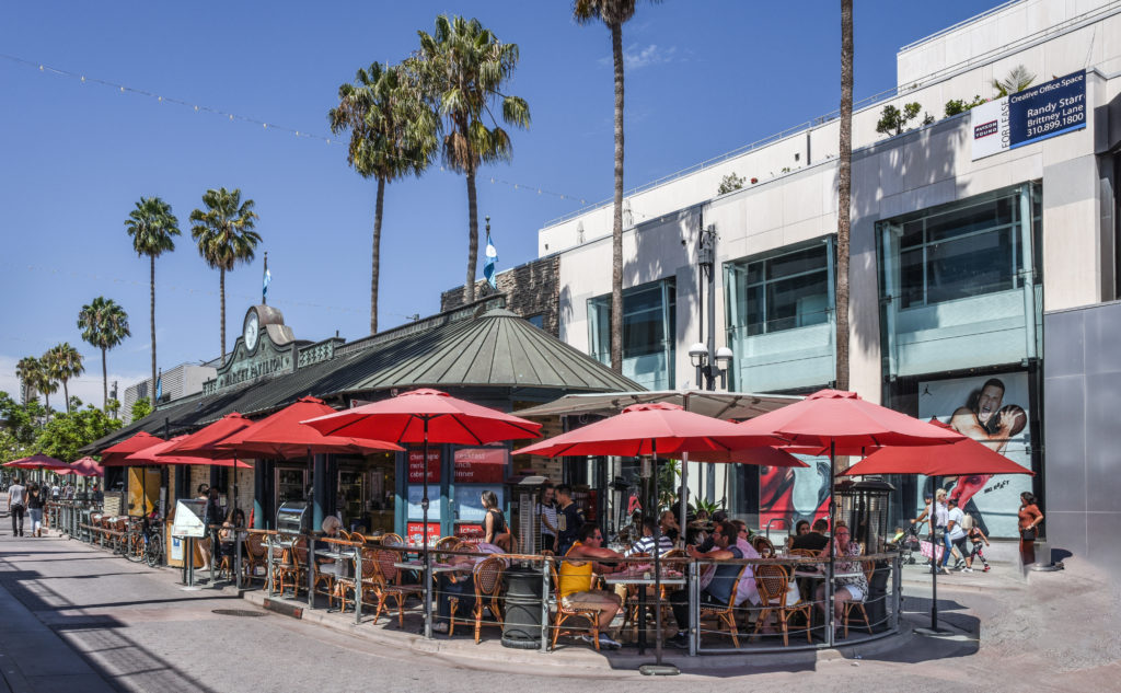 https://mdw-travel-data-us-east-1.s3.amazonaws.com/img/country/United-States/Third-Street-Promenade/img_05.jpg