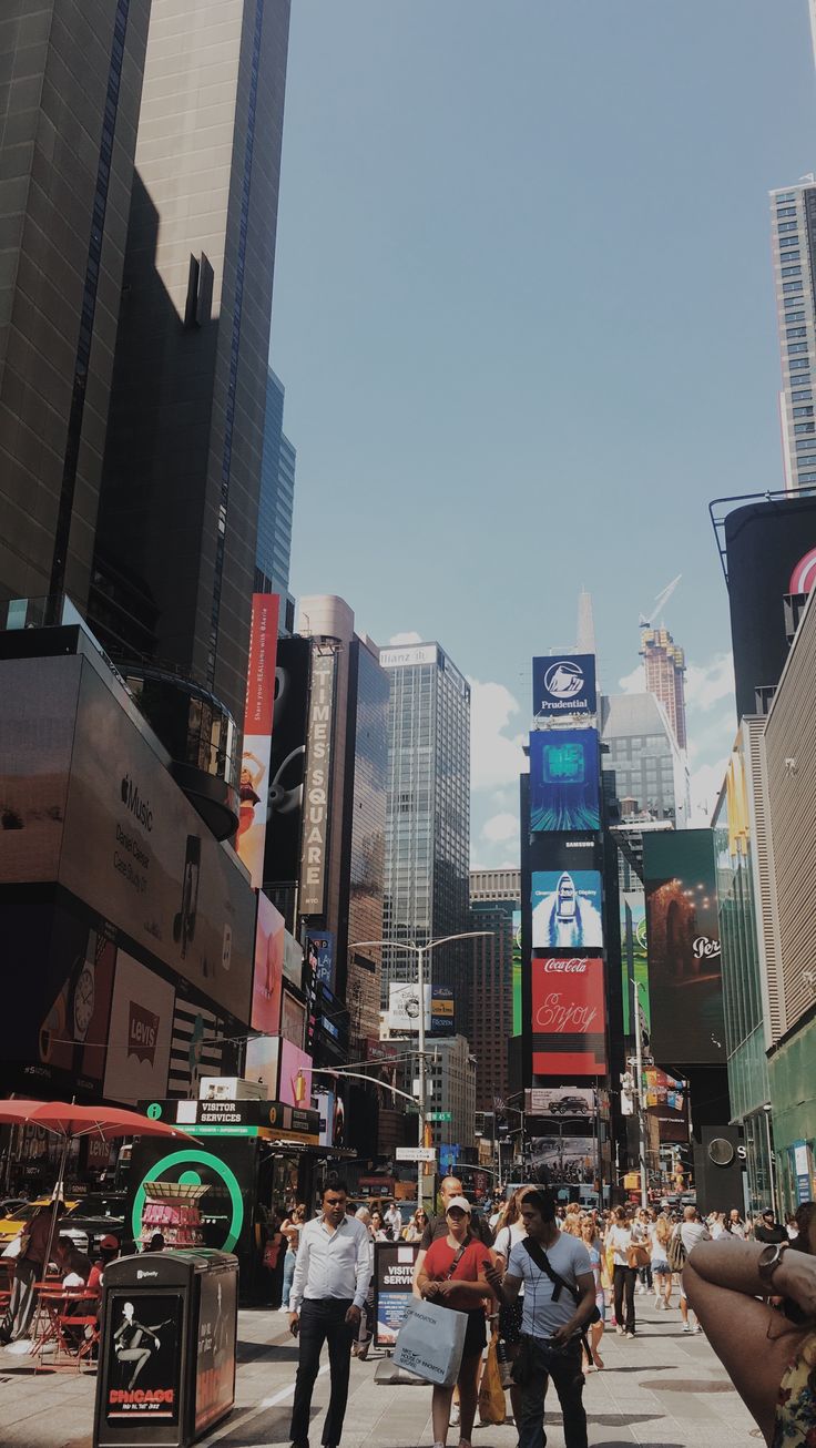 https://mdw-travel-data-us-east-1.s3.amazonaws.com/img/country/United-States/Times-Square/img_05.jpg