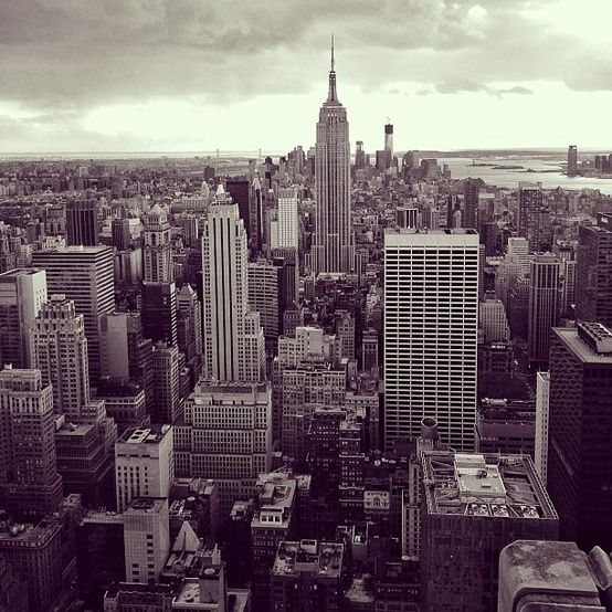 https://mdw-travel-data-us-east-1.s3.amazonaws.com/img/country/United-States/Top-of-the-Rock-Observation-Deck/img_01.jpg