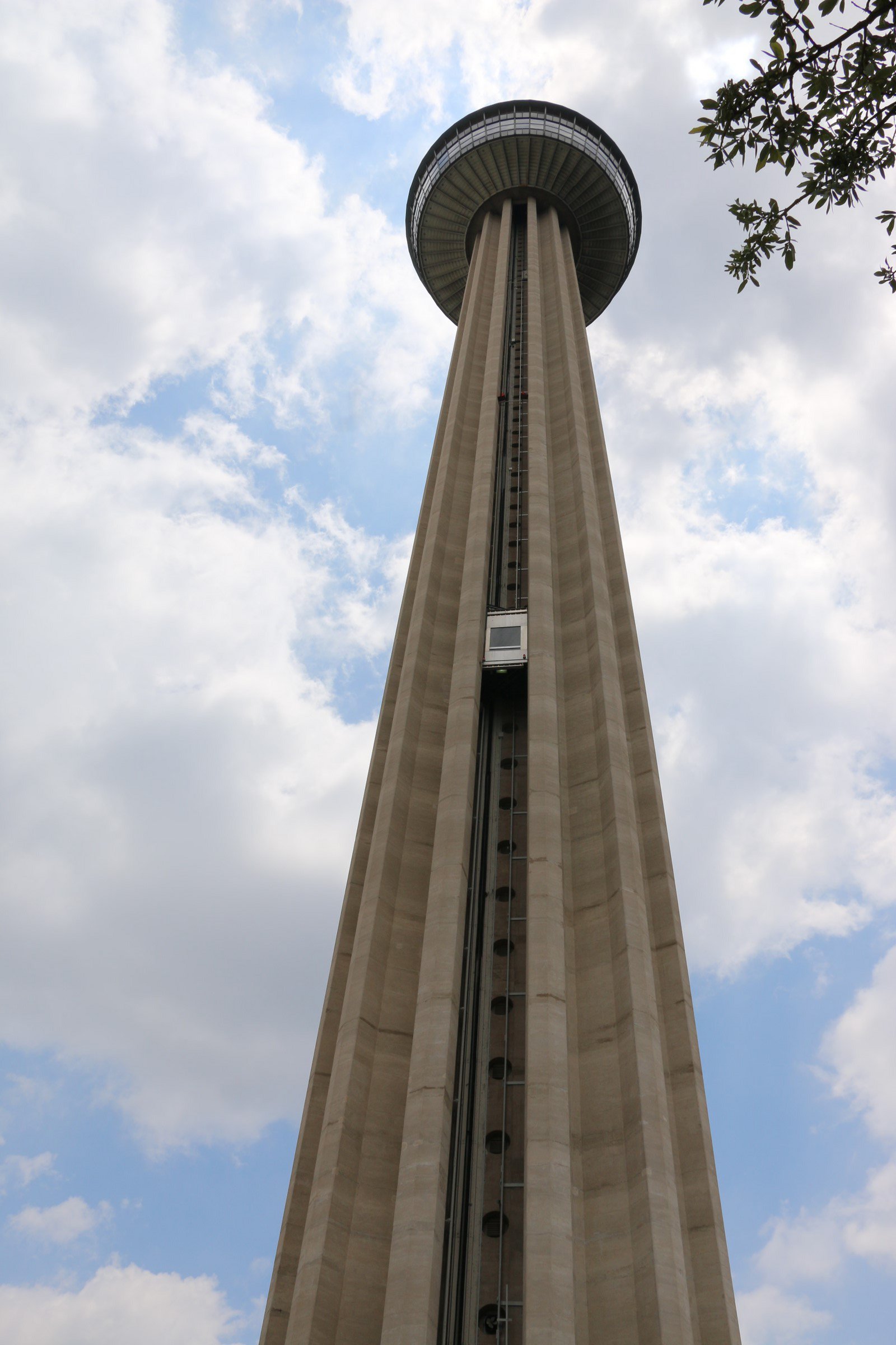 https://mdw-travel-data-us-east-1.s3.amazonaws.com/img/country/United-States/Tower-of-the-Americas/img_03.jpg