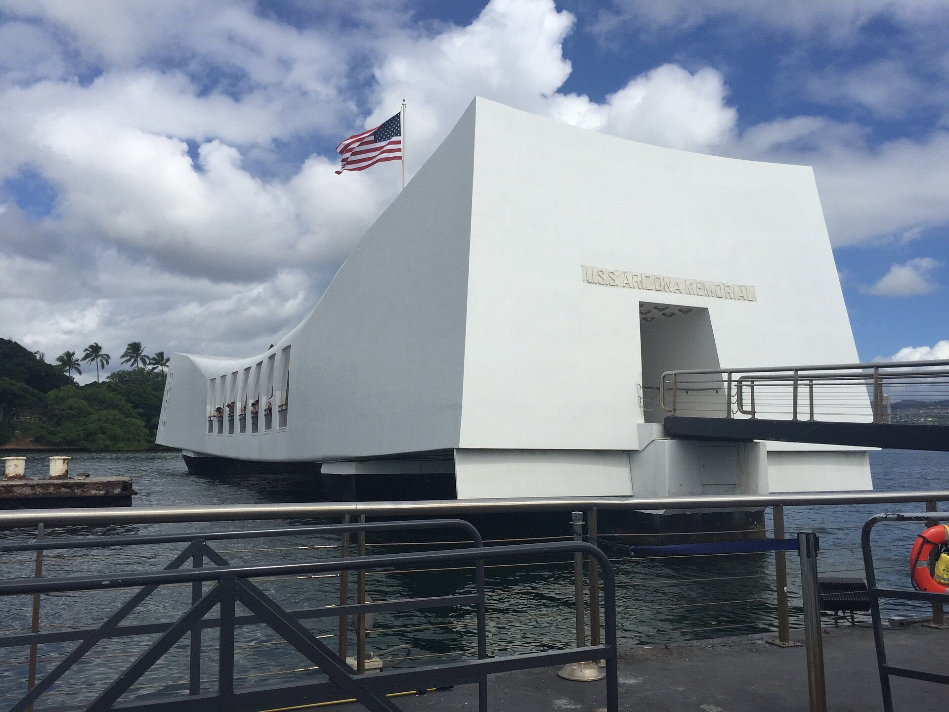 https://mdw-travel-data-us-east-1.s3.amazonaws.com/img/country/United-States/USS-Arizona-Memorial/img_02.jpg