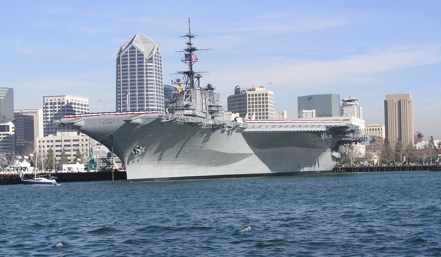 https://mdw-travel-data-us-east-1.s3.amazonaws.com/img/country/United-States/USS-Midway-Museum/img_01.jpg