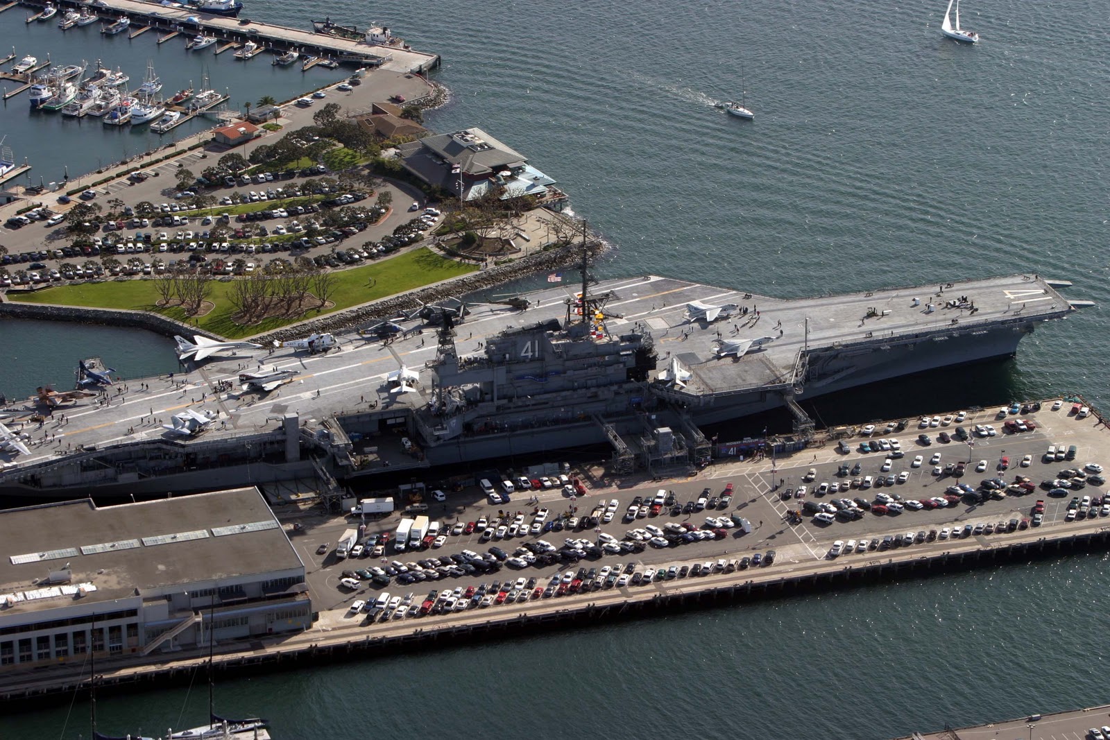 https://mdw-travel-data-us-east-1.s3.amazonaws.com/img/country/United-States/USS-Midway-Museum/img_05.jpg