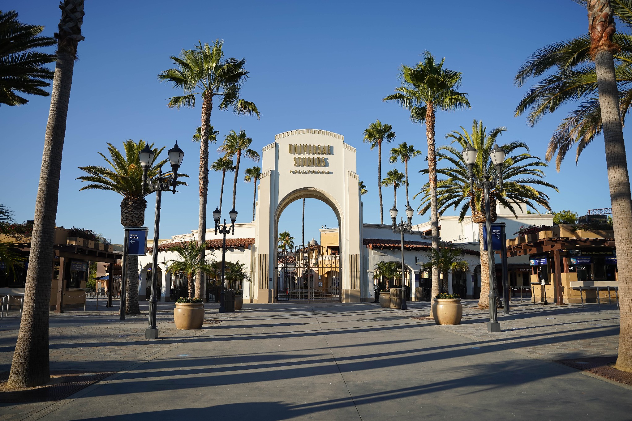 https://mdw-travel-data-us-east-1.s3.amazonaws.com/img/country/United-States/Universal-CityWalk-Hollywood/img_02.jpg