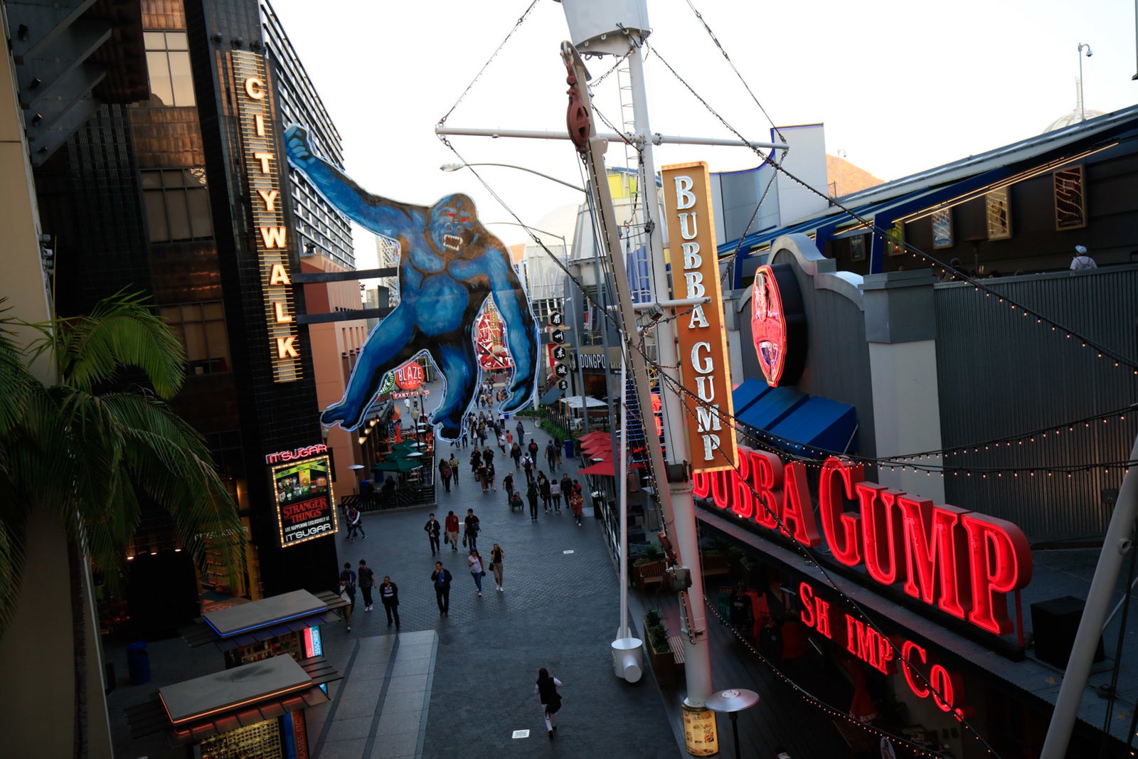 https://mdw-travel-data-us-east-1.s3.amazonaws.com/img/country/United-States/Universal-CityWalk-Hollywood/img_05.jpg