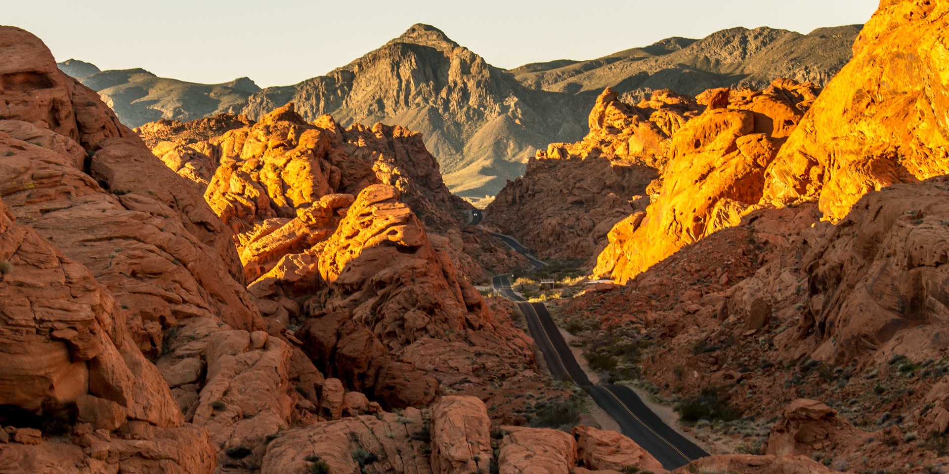 https://mdw-travel-data-us-east-1.s3.amazonaws.com/img/country/United-States/Valley-of-Fire-State-Park/img_05.jpg