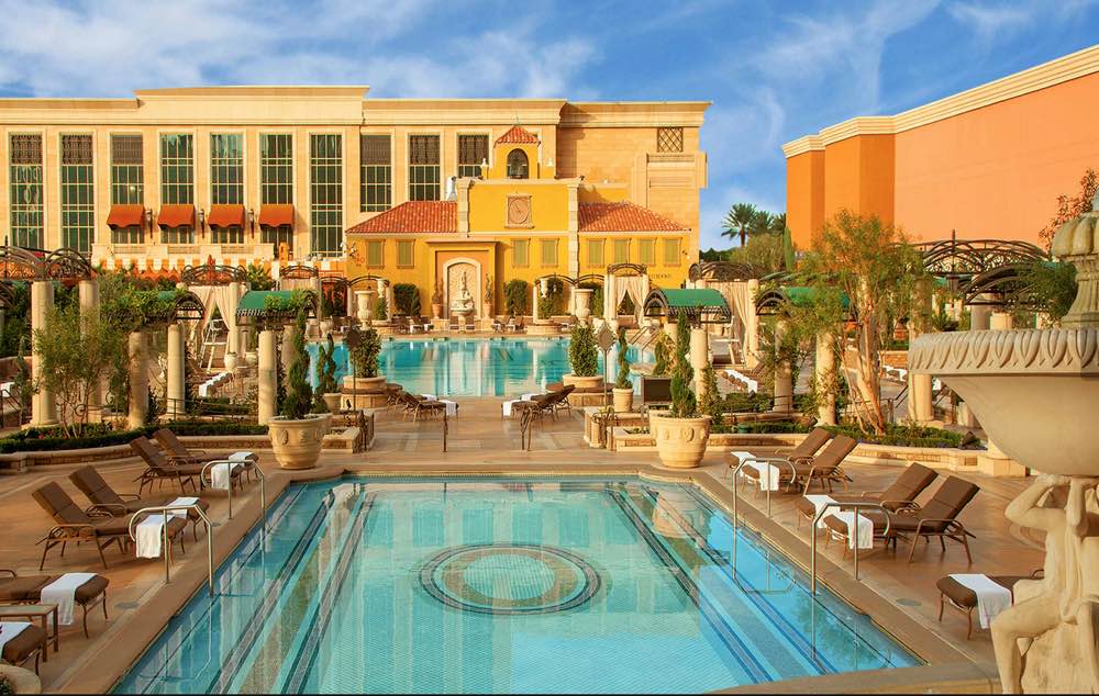 https://mdw-travel-data-us-east-1.s3.amazonaws.com/img/country/United-States/Venetian-Resort/img_01.jpg