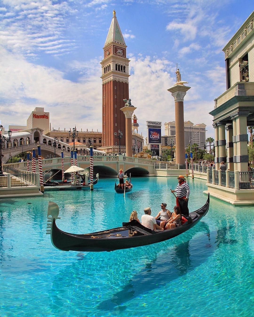 https://mdw-travel-data-us-east-1.s3.amazonaws.com/img/country/United-States/Venetian-Resort/img_04.jpg