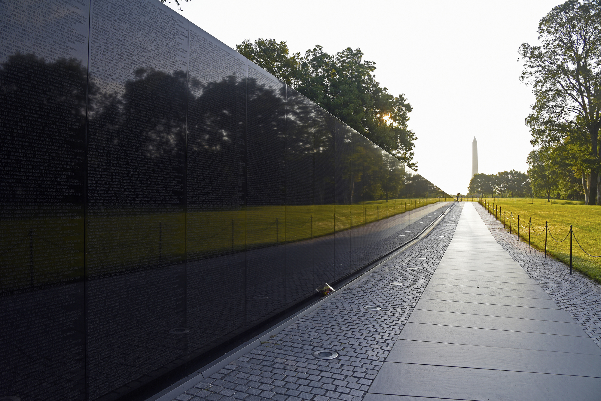 https://mdw-travel-data-us-east-1.s3.amazonaws.com/img/country/United-States/Vietnam-Veterans-Memorial/img_03.jpg