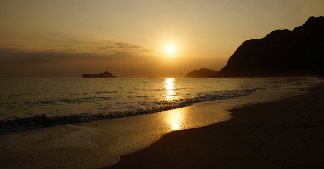 https://mdw-travel-data-us-east-1.s3.amazonaws.com/img/country/United-States/Waimanalo-Beach/img_01.jpg