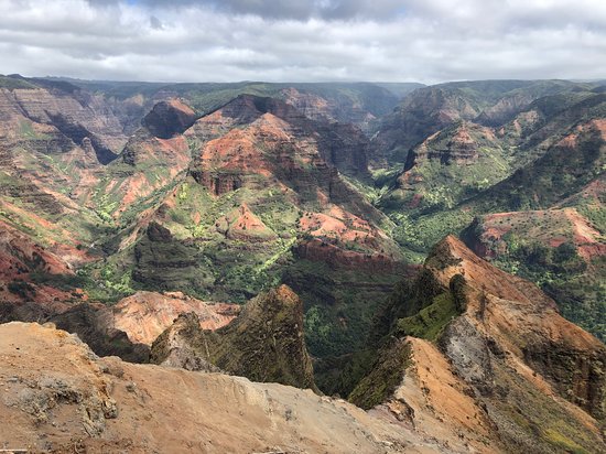 https://mdw-travel-data-us-east-1.s3.amazonaws.com/img/country/United-States/Waimea-Canyon-State-Park/img_02.jpg