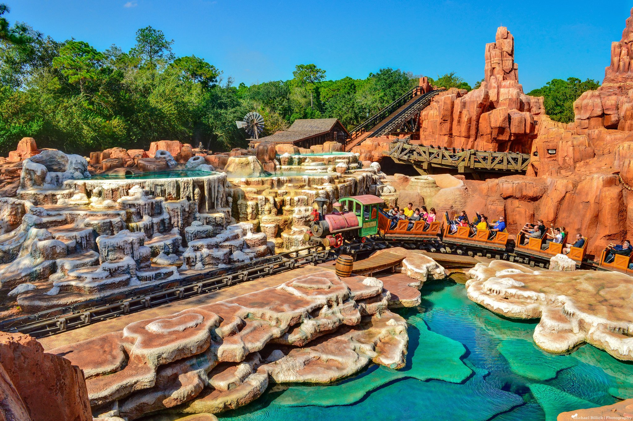 https://mdw-travel-data-us-east-1.s3.amazonaws.com/img/country/United-States/Walt-Disney-World-Resort/img_02.jpg