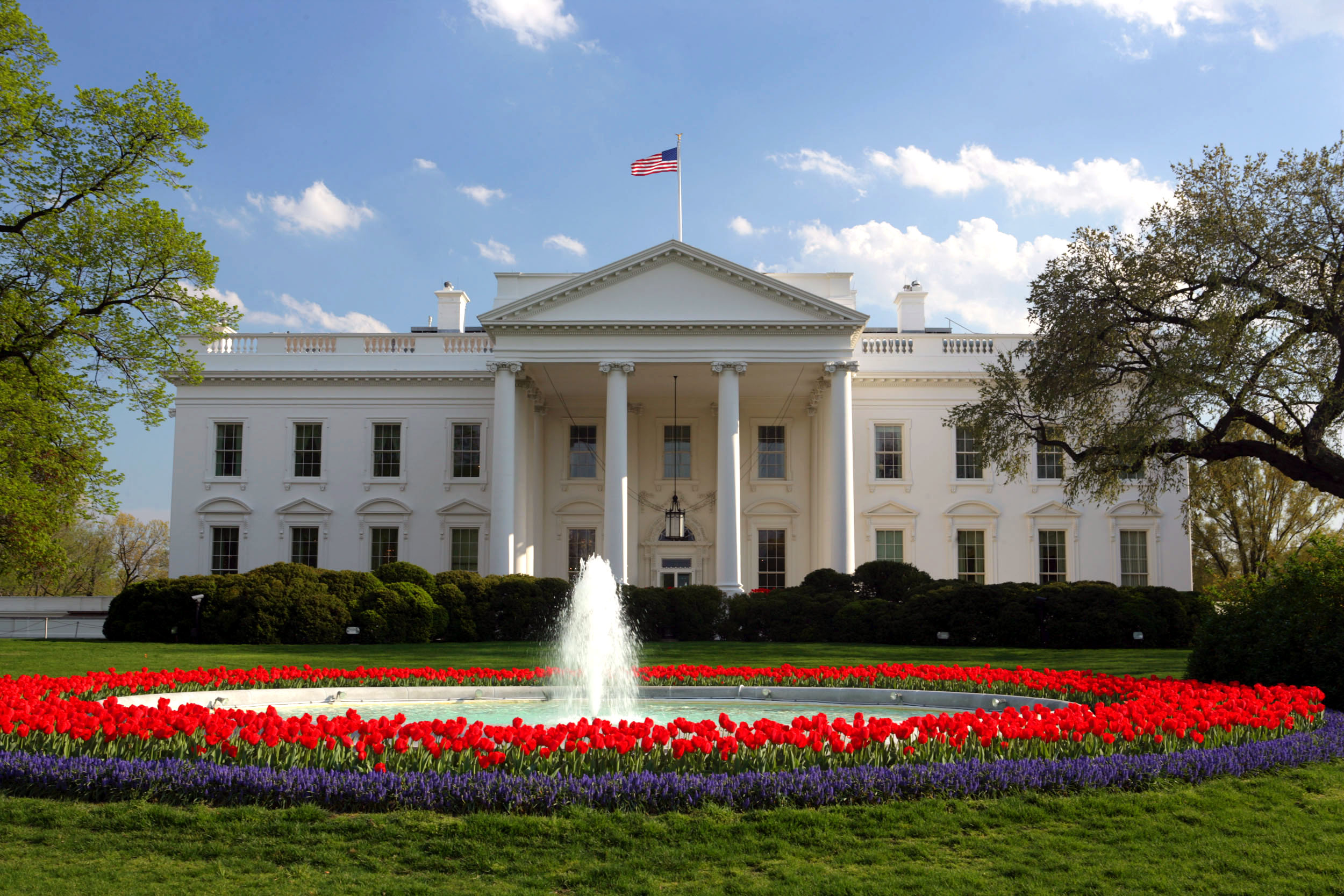 https://mdw-travel-data-us-east-1.s3.amazonaws.com/img/country/United-States/White-House/img_03.jpg