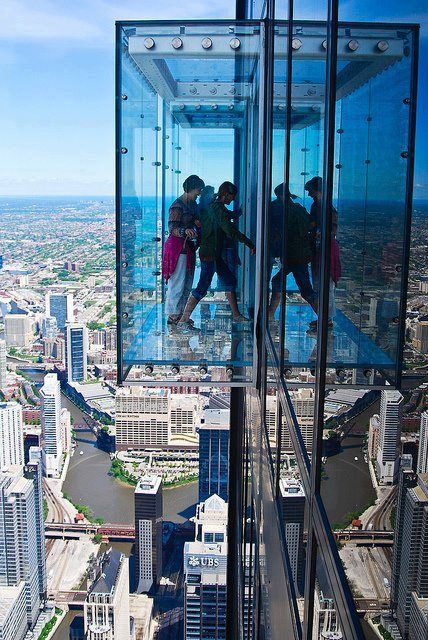 https://mdw-travel-data-us-east-1.s3.amazonaws.com/img/country/United-States/Willis-Tower-Skydeck/img_02.jpg