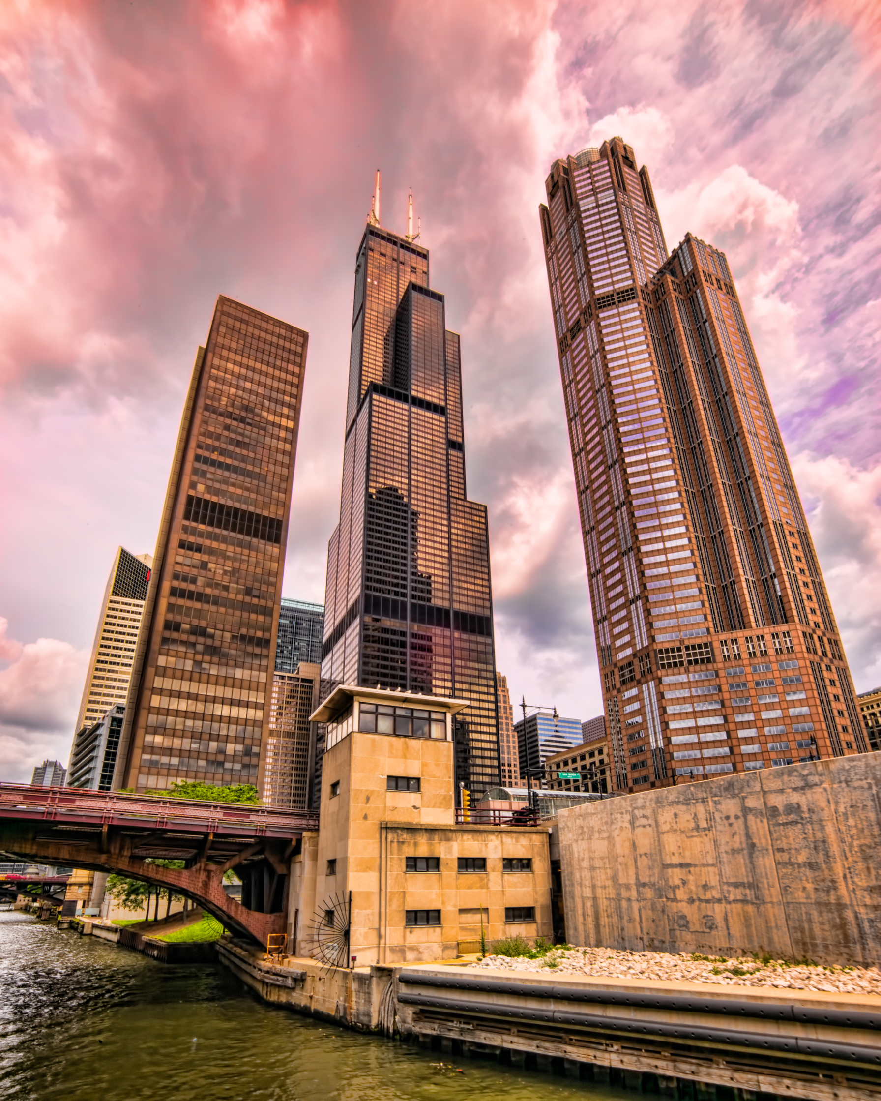 https://mdw-travel-data-us-east-1.s3.amazonaws.com/img/country/United-States/Willis-Tower-Skydeck/img_04.jpg