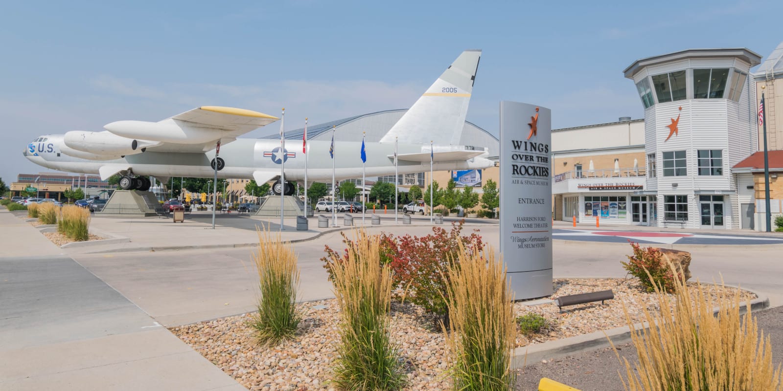 https://mdw-travel-data-us-east-1.s3.amazonaws.com/img/country/United-States/Wings-Over-the-Rockies-Air-&-Space-Museum/img_01.jpg