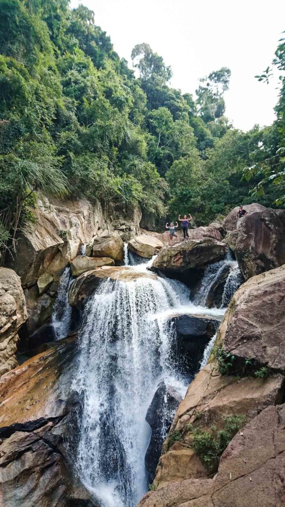 https://mdw-travel-data-us-east-1.s3.amazonaws.com/img/country/Vietnam/Ba-Ho-Waterfalls/img_03.jpg