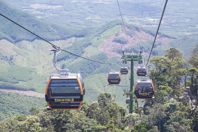 https://mdw-travel-data-us-east-1.s3.amazonaws.com/img/country/Vietnam/Ba-Na-Hills-Cable-Car/img_02.jpg
