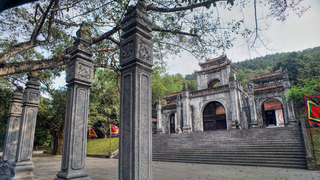 https://mdw-travel-data-us-east-1.s3.amazonaws.com/img/country/Vietnam/Ba-Trieu-Temple/img_00.jpg