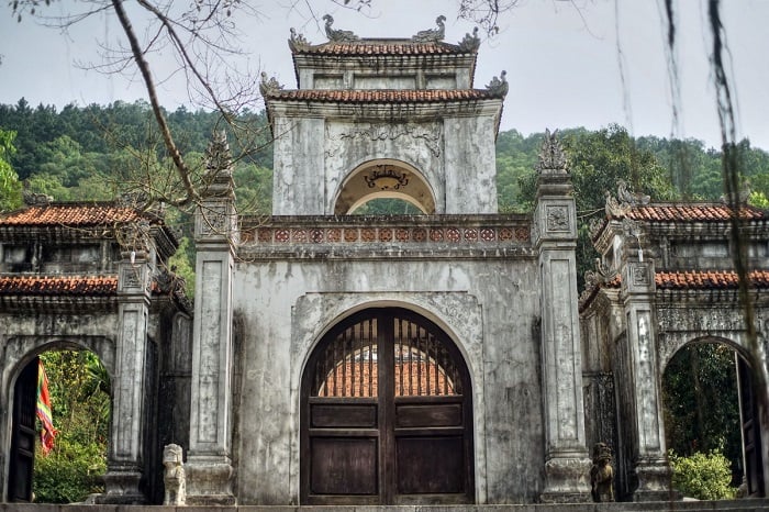 https://mdw-travel-data-us-east-1.s3.amazonaws.com/img/country/Vietnam/Ba-Trieu-Temple/img_01.jpg