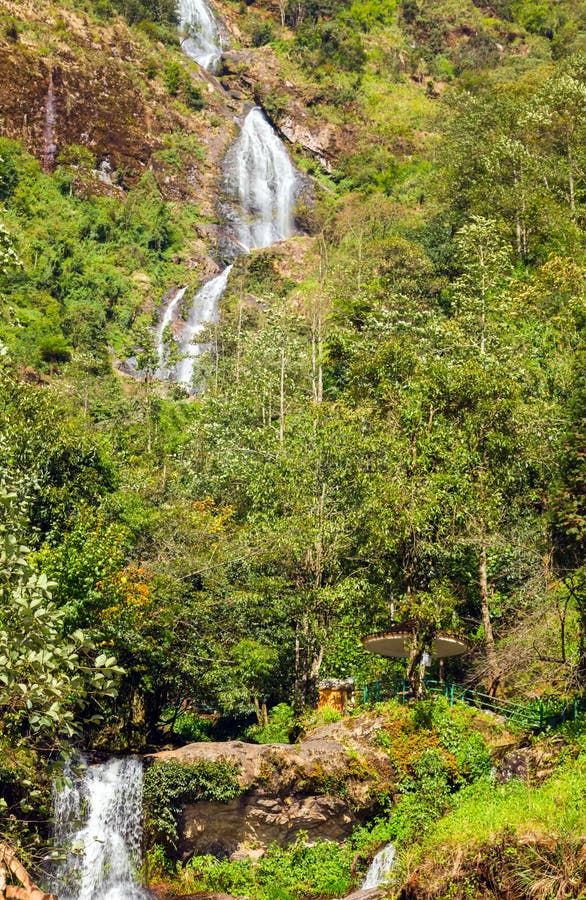 https://mdw-travel-data-us-east-1.s3.amazonaws.com/img/country/Vietnam/Bac-Waterfall/img_02.jpg