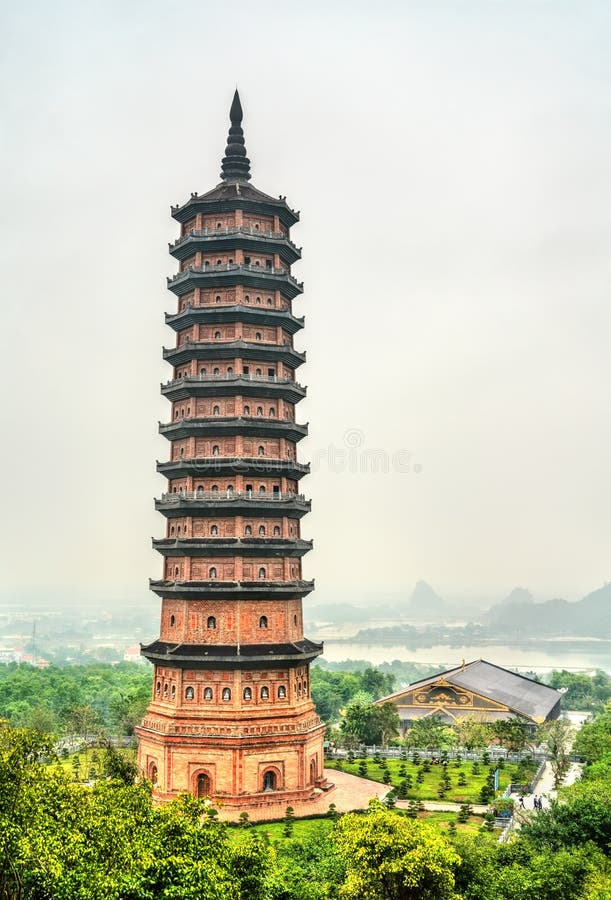 https://mdw-travel-data-us-east-1.s3.amazonaws.com/img/country/Vietnam/Bai-Dinh-Pagoda/img_03.jpg