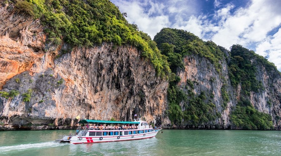 https://mdw-travel-data-us-east-1.s3.amazonaws.com/img/country/Vietnam/Bai-Tu-Long-Bay/img_02.jpg