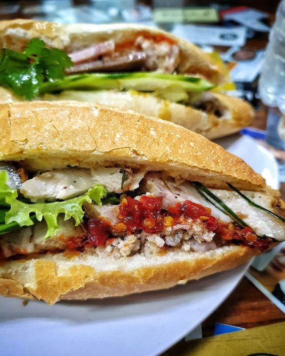 https://mdw-travel-data-us-east-1.s3.amazonaws.com/img/country/Vietnam/Banh-Mi-Phuong/img_00.jpg