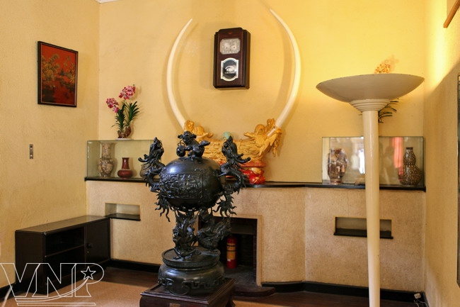 https://mdw-travel-data-us-east-1.s3.amazonaws.com/img/country/Vietnam/Bao-Dais-Palace/img_03.jpg
