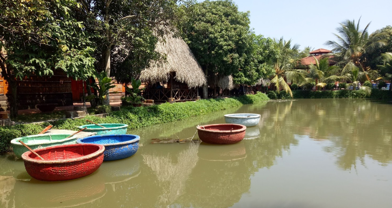 https://mdw-travel-data-us-east-1.s3.amazonaws.com/img/country/Vietnam/Bao-Gia-Trang-Vien-Garden/img_00.jpg