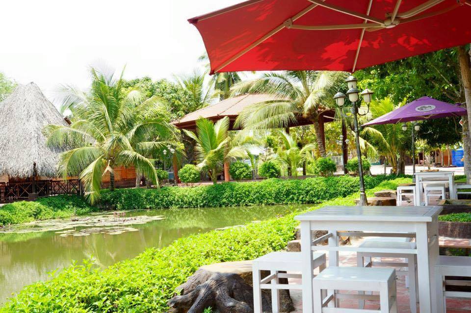 https://mdw-travel-data-us-east-1.s3.amazonaws.com/img/country/Vietnam/Bao-Gia-Trang-Vien-Garden/img_01.jpg