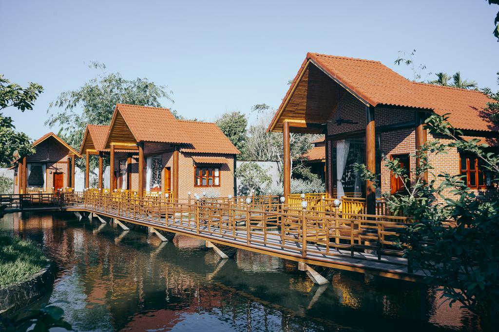 https://mdw-travel-data-us-east-1.s3.amazonaws.com/img/country/Vietnam/Bao-Gia-Trang-Vien-Garden/img_03.jpg