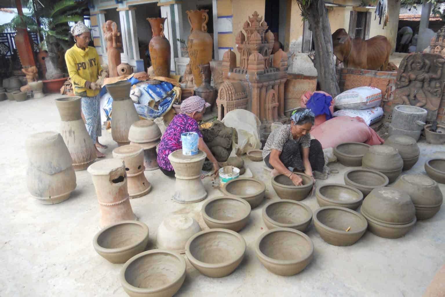 https://mdw-travel-data-us-east-1.s3.amazonaws.com/img/country/Vietnam/Bau-Truc-Pottery-Village/img_01.jpg