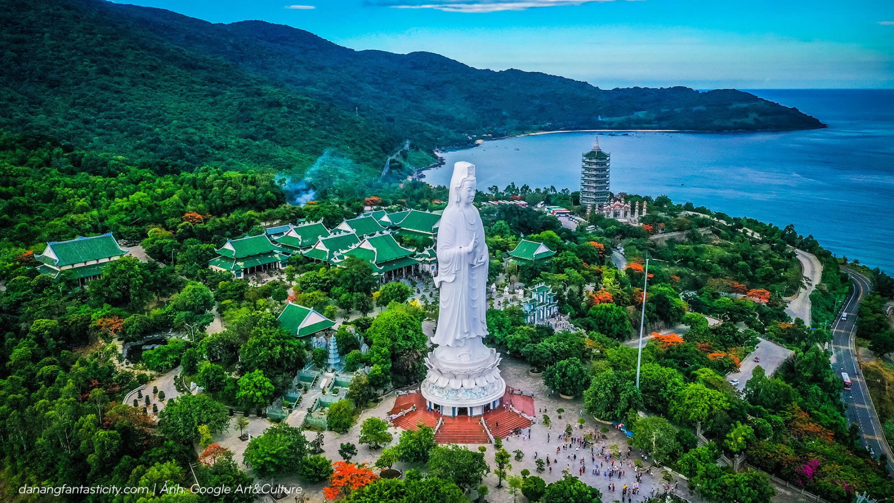 https://mdw-travel-data-us-east-1.s3.amazonaws.com/img/country/Vietnam/Beer-Festival---Linh-Ung-Pagoda-Festival/img_01.jpg
