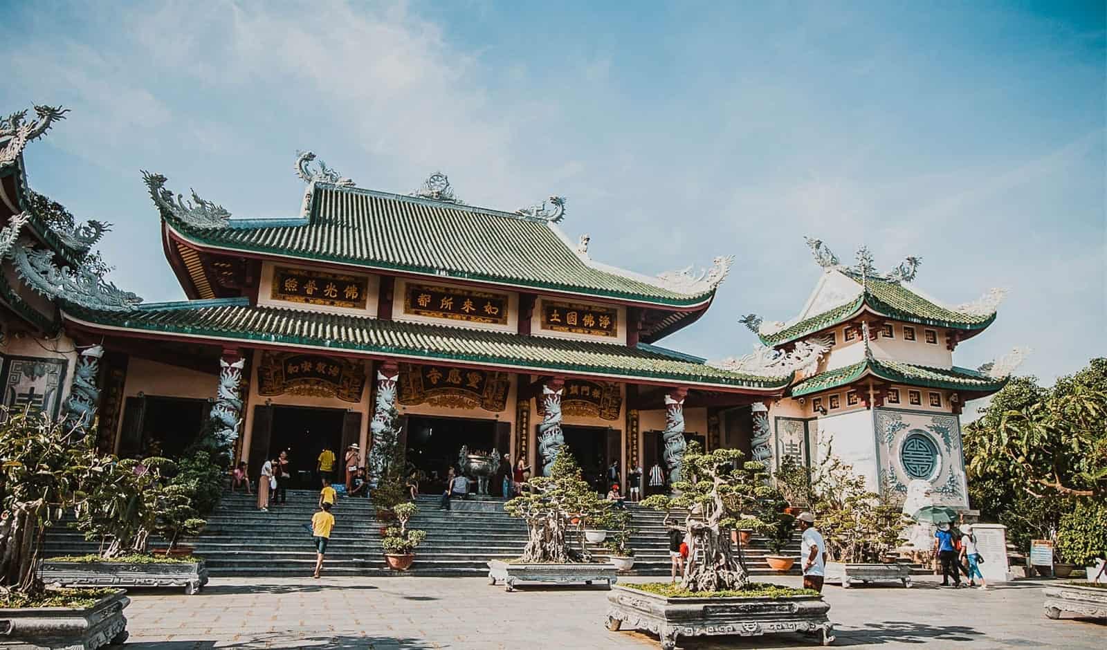 https://mdw-travel-data-us-east-1.s3.amazonaws.com/img/country/Vietnam/Beer-Festival---Linh-Ung-Pagoda-Festival/img_02.jpg