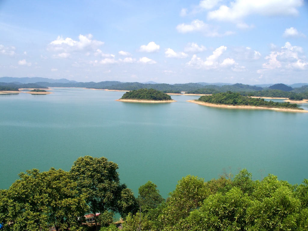 https://mdw-travel-data-us-east-1.s3.amazonaws.com/img/country/Vietnam/Ben-En-National-Park/img_00.jpg