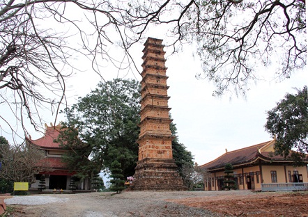 https://mdw-travel-data-us-east-1.s3.amazonaws.com/img/country/Vietnam/Binh-Son-Tower/img_01.jpg