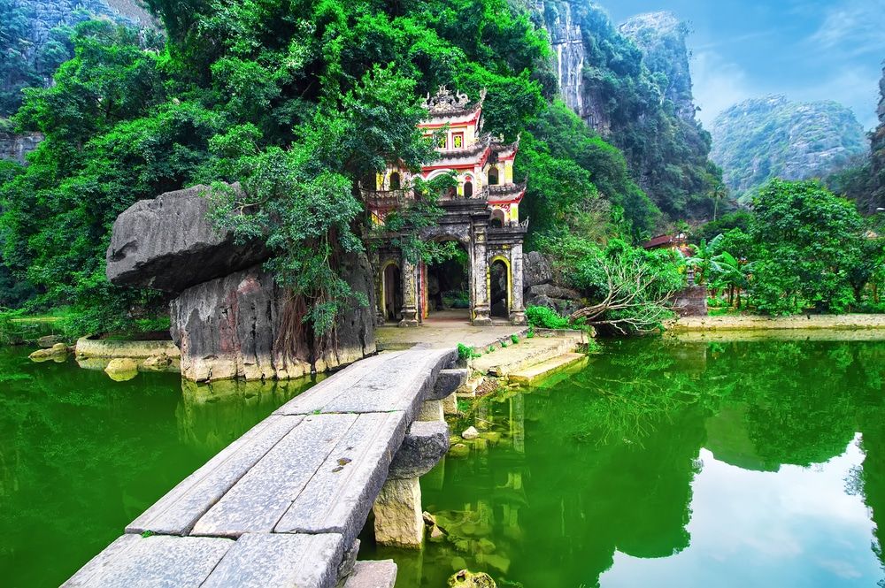 https://mdw-travel-data-us-east-1.s3.amazonaws.com/img/country/Vietnam/Binh-Son-Tower/img_03.jpg