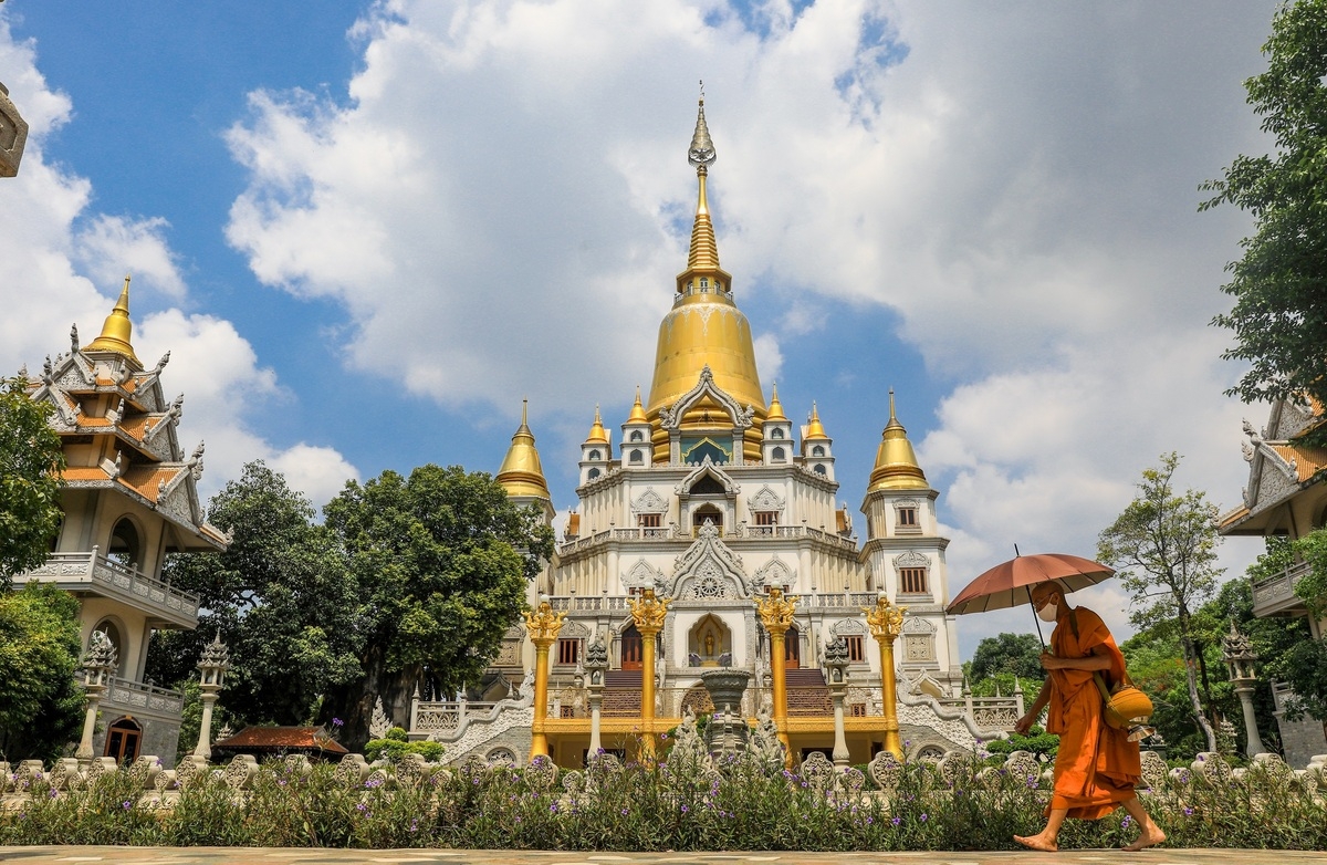 https://mdw-travel-data-us-east-1.s3.amazonaws.com/img/country/Vietnam/Buu-Long-Pagoda/img_05.jpg