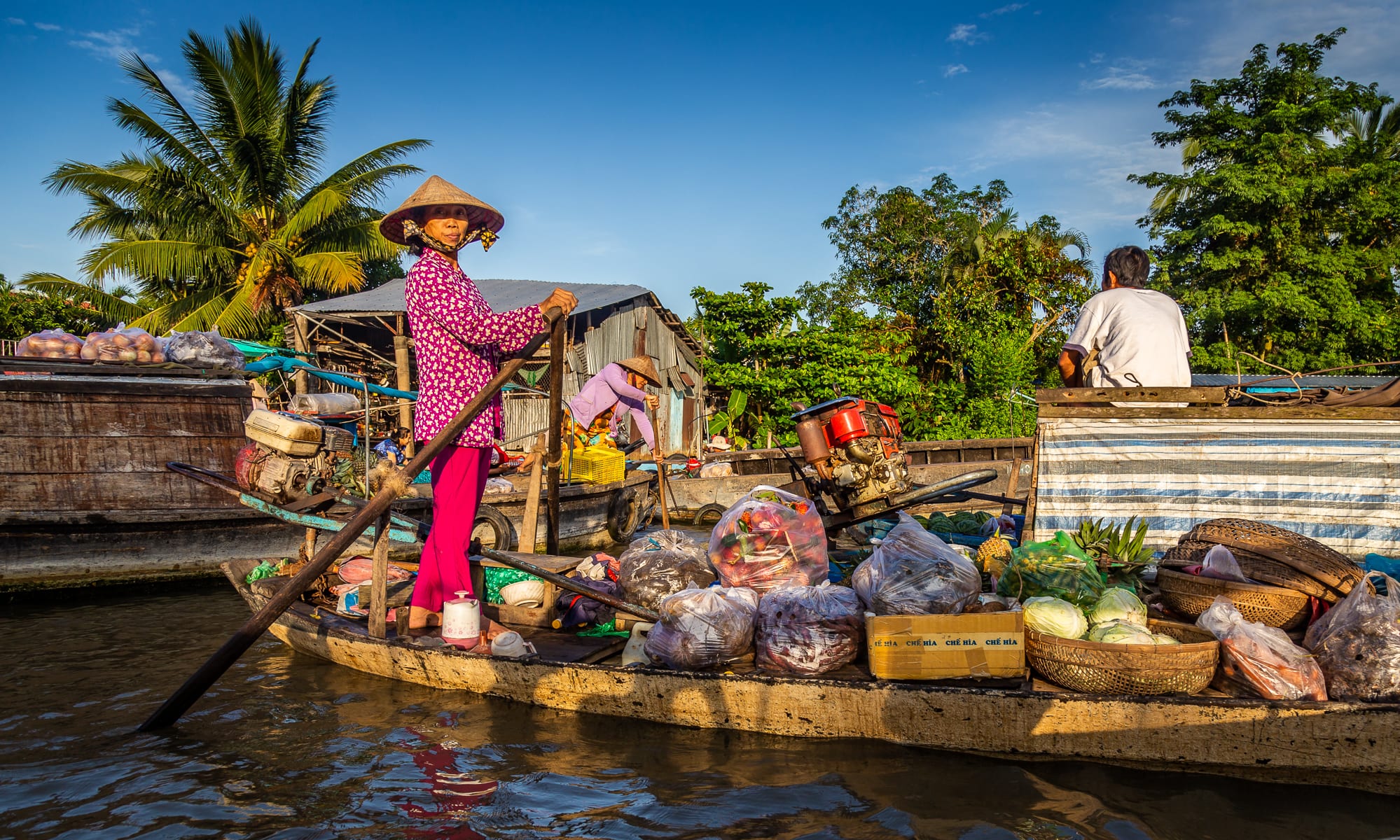 https://mdw-travel-data-us-east-1.s3.amazonaws.com/img/country/Vietnam/Cai-Dam-Market/img_02.jpg
