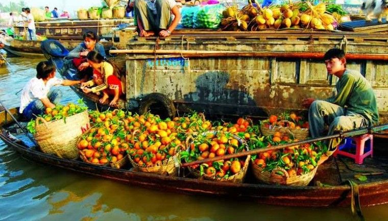 https://mdw-travel-data-us-east-1.s3.amazonaws.com/img/country/Vietnam/Cai-Rang-Floating-Market/img_02.jpg