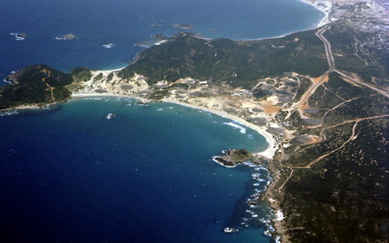 https://mdw-travel-data-us-east-1.s3.amazonaws.com/img/country/Vietnam/Cam-Ranh-Bay/img_01.jpg