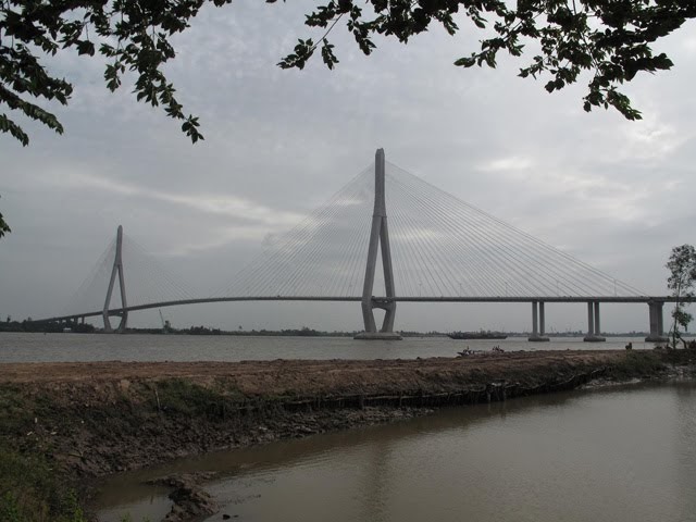 https://mdw-travel-data-us-east-1.s3.amazonaws.com/img/country/Vietnam/Can-Tho-Bridge/img_01.jpg