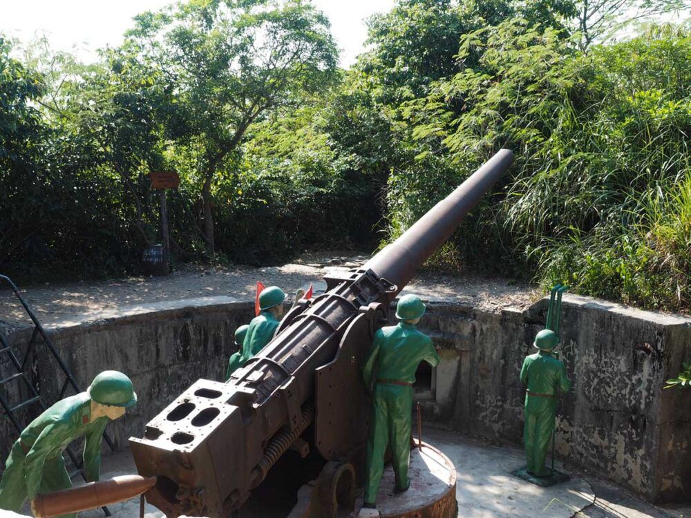 https://mdw-travel-data-us-east-1.s3.amazonaws.com/img/country/Vietnam/Cannon-Fort/img_03.jpg