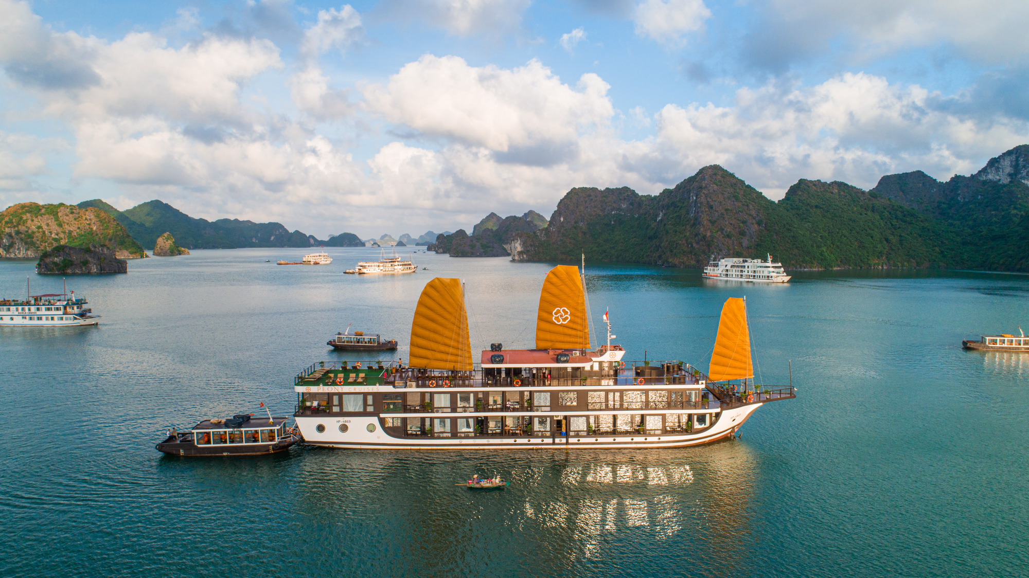 https://mdw-travel-data-us-east-1.s3.amazonaws.com/img/country/Vietnam/Cat-Ba-Island-Cruises/img_02.jpg