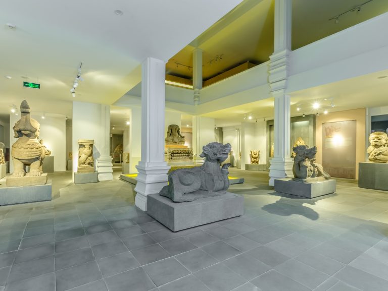https://mdw-travel-data-us-east-1.s3.amazonaws.com/img/country/Vietnam/Cham-Museum/img_01.jpg