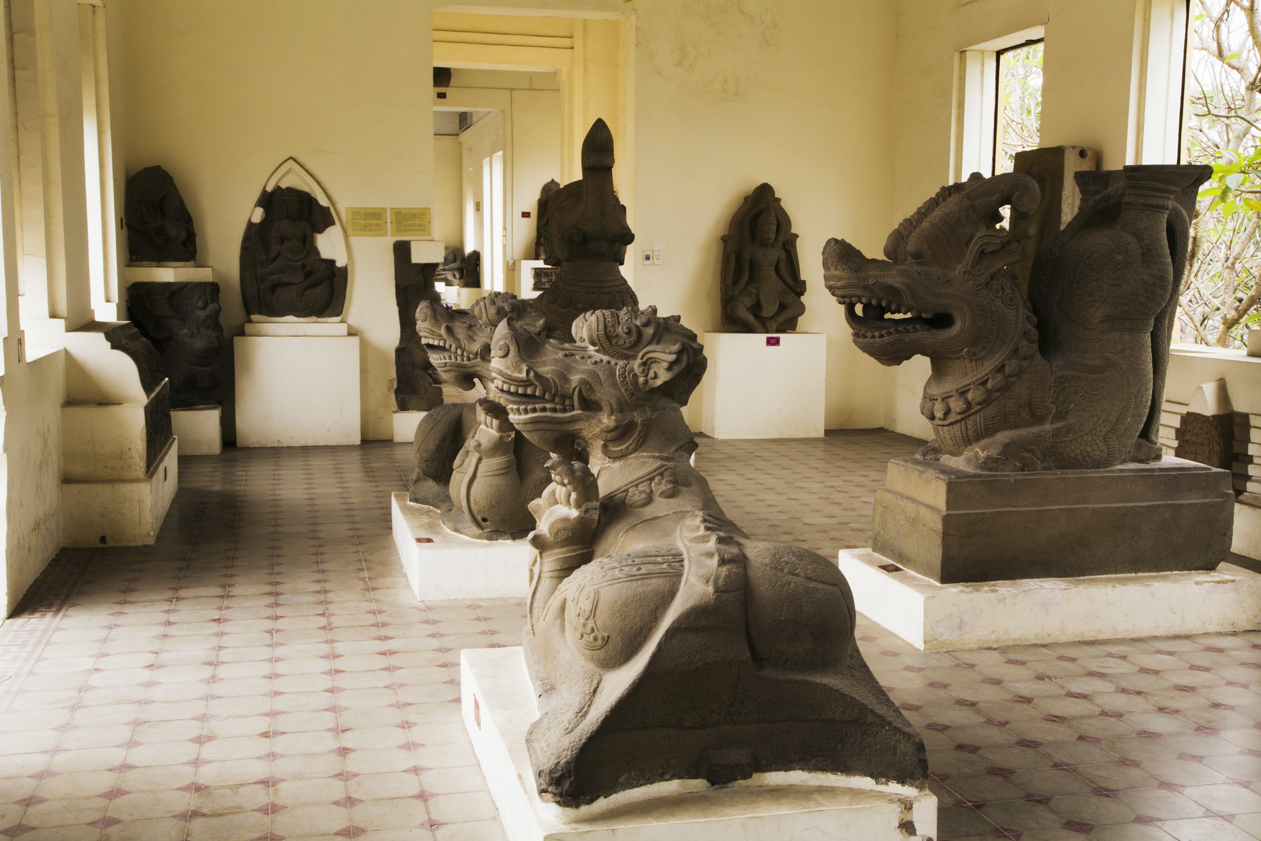 https://mdw-travel-data-us-east-1.s3.amazonaws.com/img/country/Vietnam/Cham-Museum/img_02.jpg