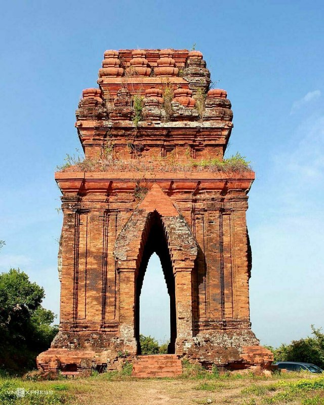 https://mdw-travel-data-us-east-1.s3.amazonaws.com/img/country/Vietnam/Cham-Tower/img_02.jpg