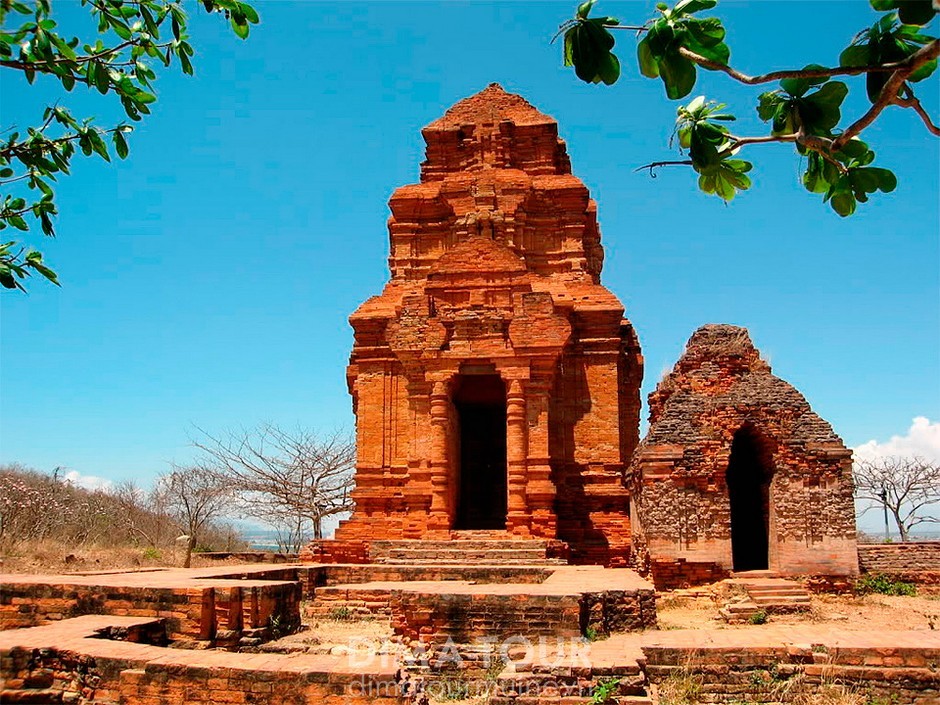 https://mdw-travel-data-us-east-1.s3.amazonaws.com/img/country/Vietnam/Cham-Tower/img_03.jpg